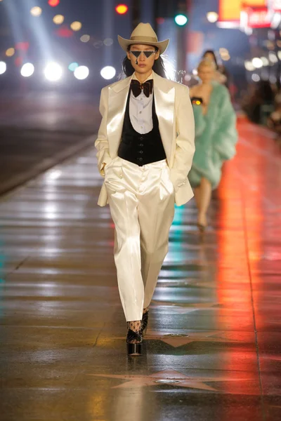 Look 99